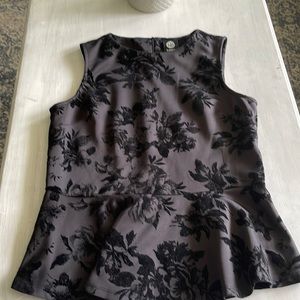 Sleeveless dress top